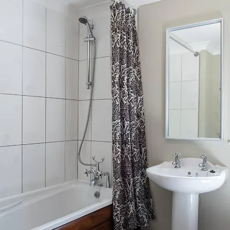 Wild Oats 2, Yellowtop Country Park Vila Selby