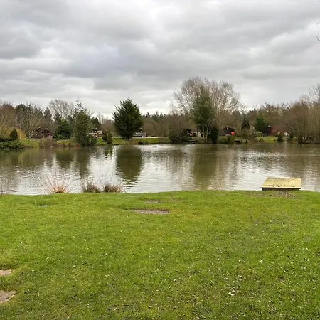 Wild Oats Lodge 2 - Yellowtop Country Park- Hot Tub - Yorkshire Selby